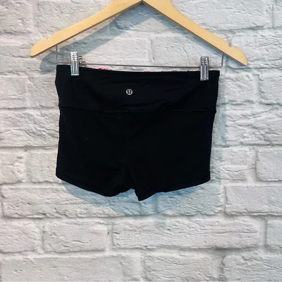Lululemon Sz 4 Boogie Short Full-On Luon Black / Su14 Quilt 14 Floral Reversible - Picture 11 of 13